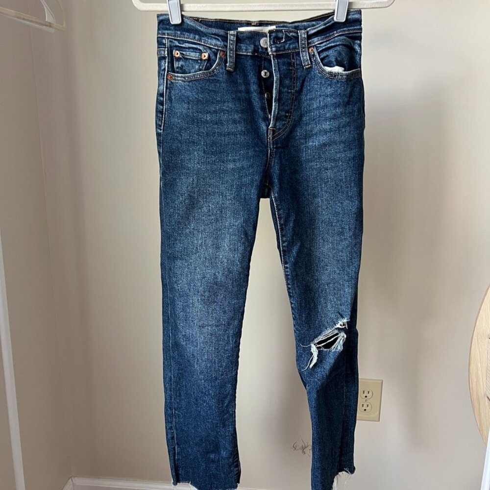Levi’s Wedgie Straight Jeans Button Fly Distressed Knee